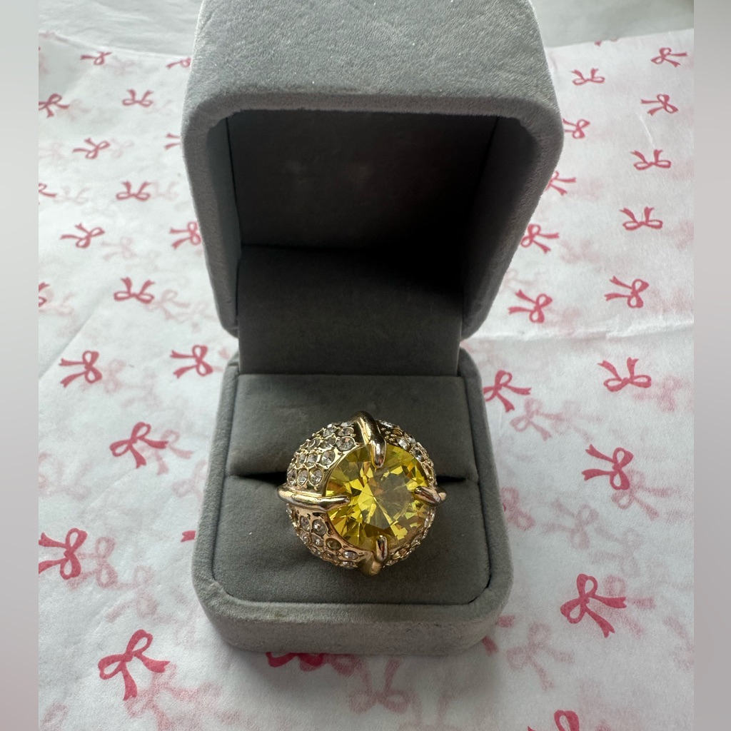 Gold-Plated Statement Ring With Yellow Crystal Bold Vintage Style